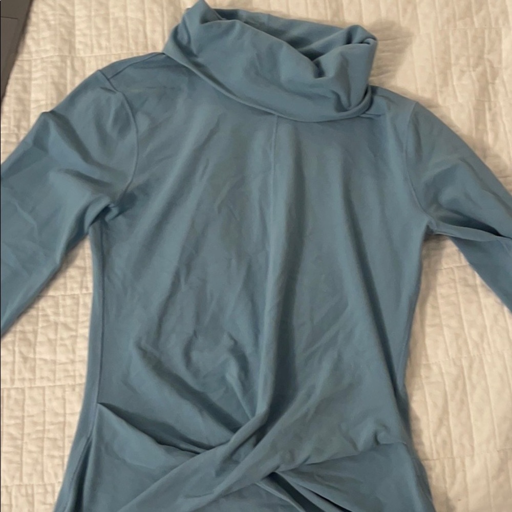 Lululemon long sleeve mock neck crop top